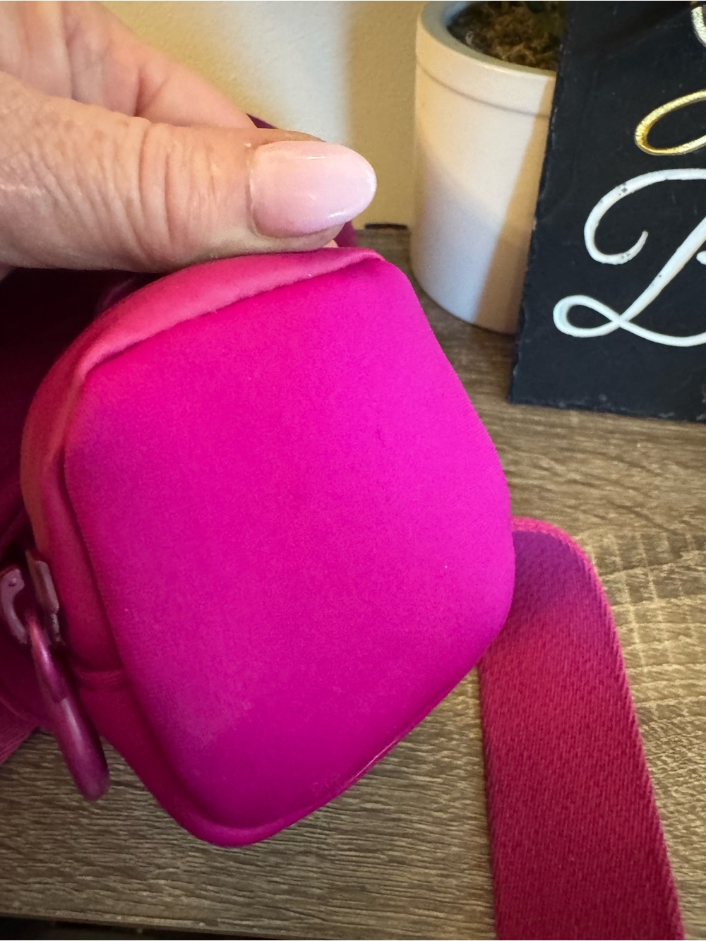 Thacker Gigi Neoprene top tip crossbody NWOT - Picture 4 of 8